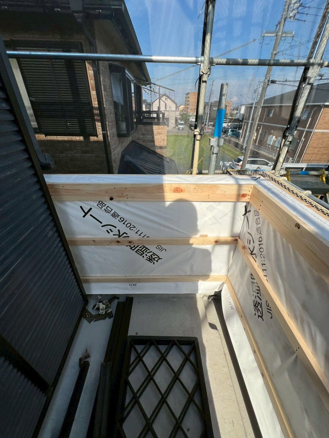 知立市K様邸｜外壁をめくったら木が腐っていた。漏水と通気不足によるベランダ下地の修理