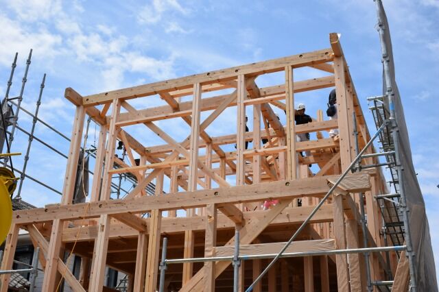 蒲郡市N様邸の上棟式｜大工の応援が集まった建て方の一日（過去の現場記録より）