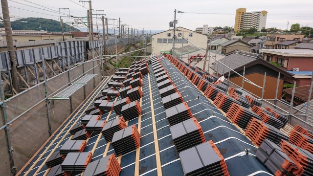 蒲郡市　N様邸　現場状況　屋根　瓦貼り 画像